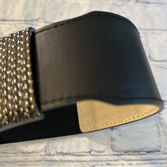 BLACK STRETCH EMBOSSED BUCKLE GUNMETAL WIDE BELT - Picture 5 of 11